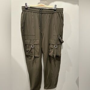 Alo Yoga Cargo Pant Olive size medium